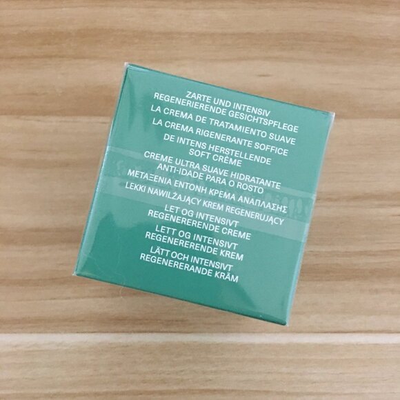 La Mer The Moisturizing Soft Cream - Picture 2 of 4